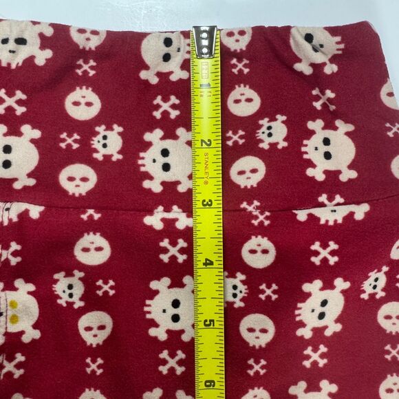LuLaRoe OS Red Skull and Crossbones Leggings Women's Size 2-10 Halloween Goth - Picture 6 of 10